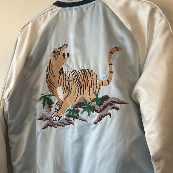 Aritzia TNA Golden Satin Embroidered Tiger Insulated Bomber Jacket - Picture 11 of 12